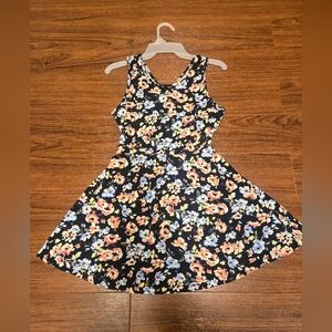 Womens Floral Dress (Brand Unknown) With Criss Cross Back Size Small